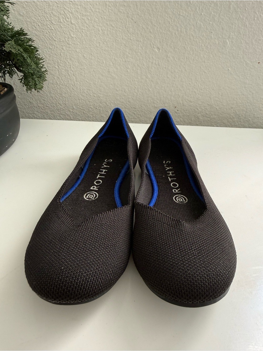 Rothy's the flats round ballet size 8 Black Knit Flats with Blue Trim - Picture 2 of 10